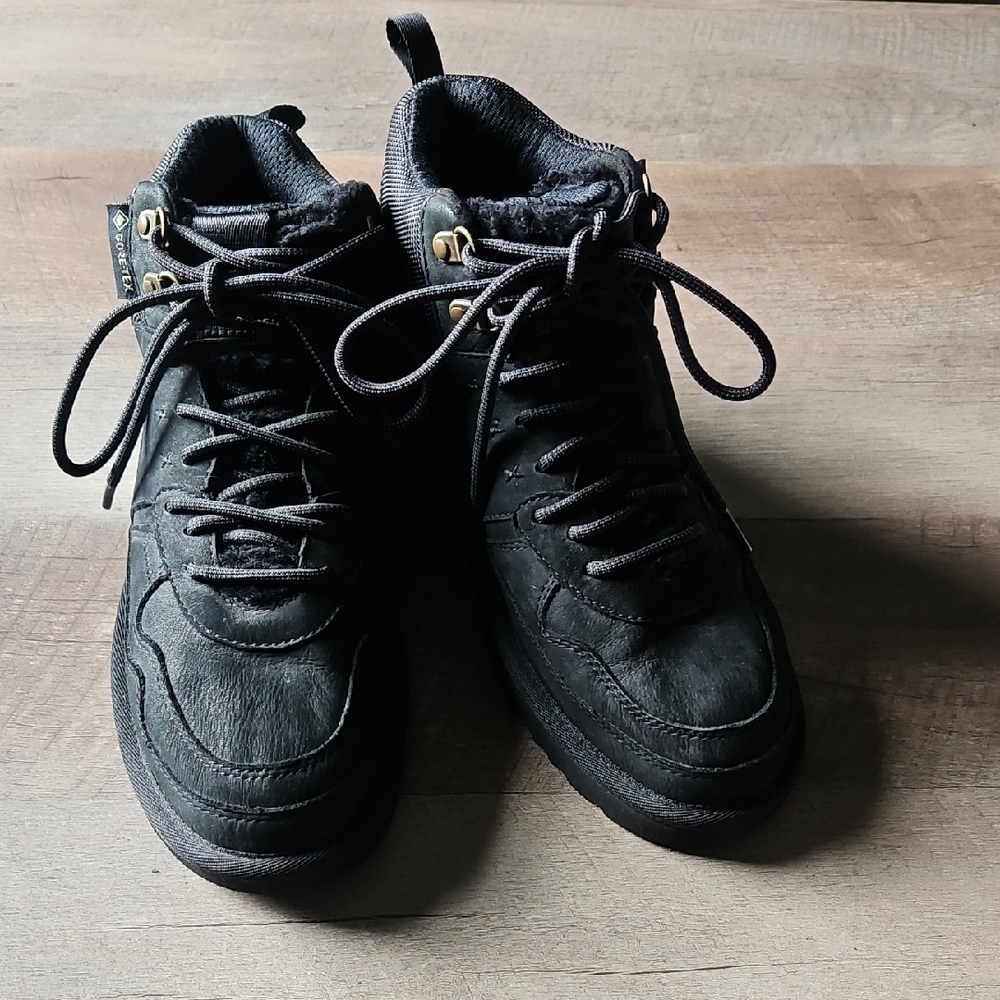 UGG Highland Hi GoreTex Boots